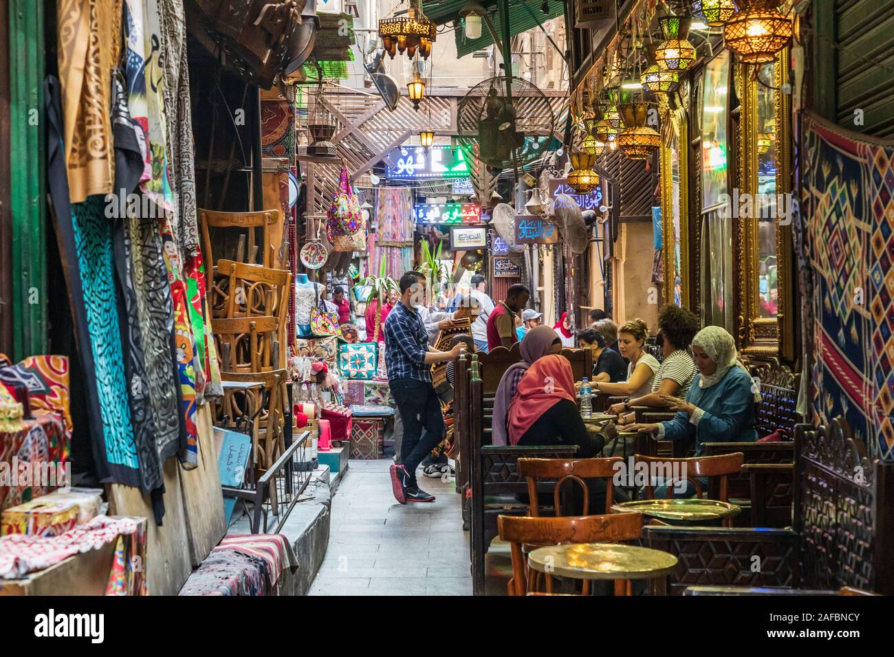 África, Egipto, El Cairo. El 15 de octubre de 2018. El Khan Al Khalili cafetería en el Fishawi, El Cairo. Foto de stock
