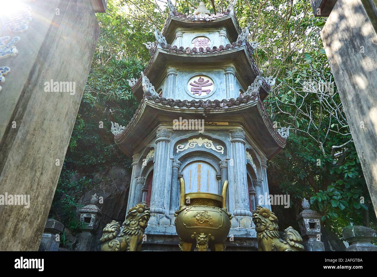 DA NANG, Vietnam - Noviembre 22, 2019: en las montañas de mármol Templo pagoda, Da Nang, Vietnam Foto de stock