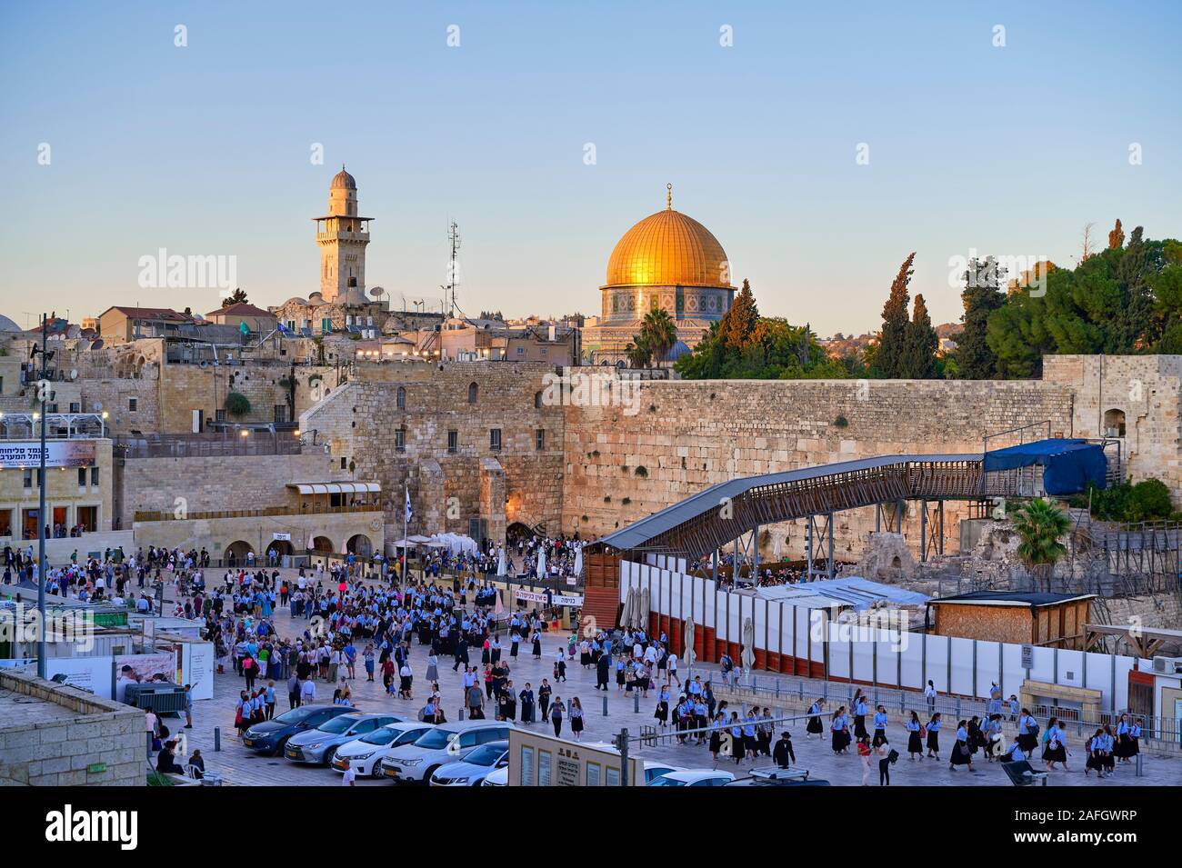 Jerusalén, Israel. La cúpula de la roca, el monte del templo y el muro de las lamentaciones al atardecer Foto de stock