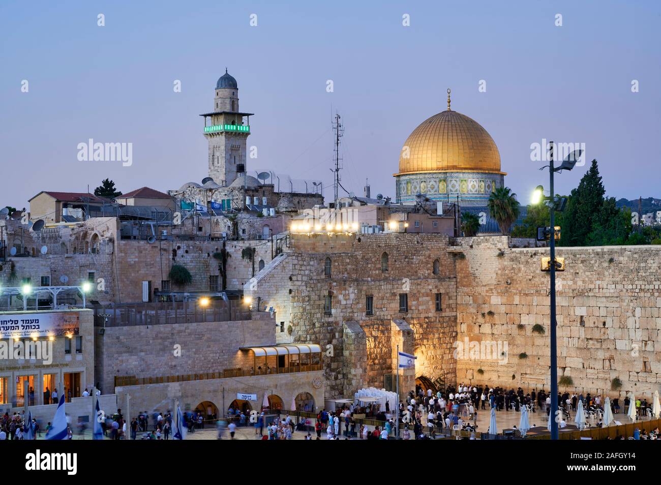 Jerusalén, Israel. La cúpula de la roca, el monte del templo y el muro