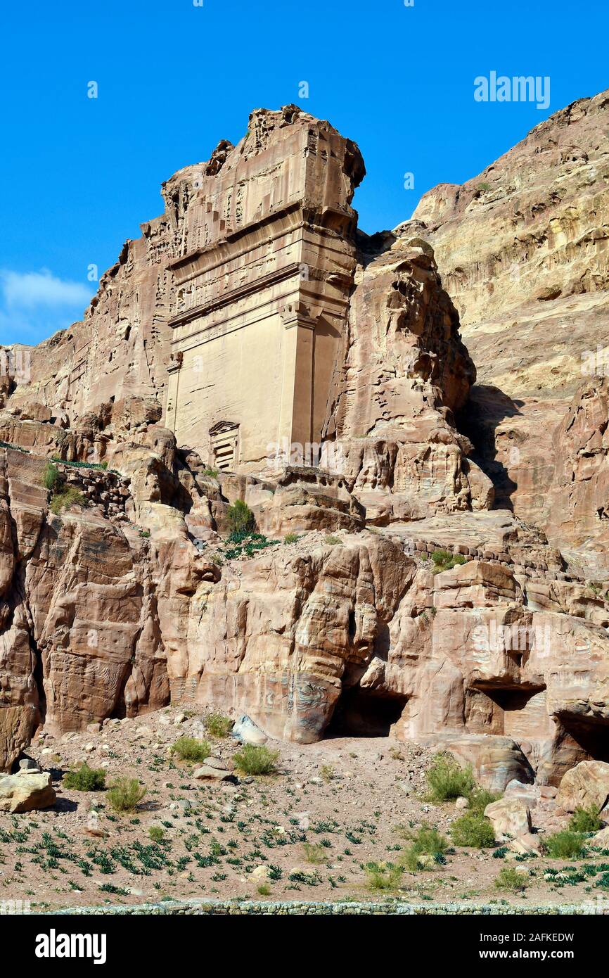 Jordania, tumba de Unayshu en la antigua Petra, un sitio del Patrimonio Mundial de la Unesco en Oriente Medio Foto de stock