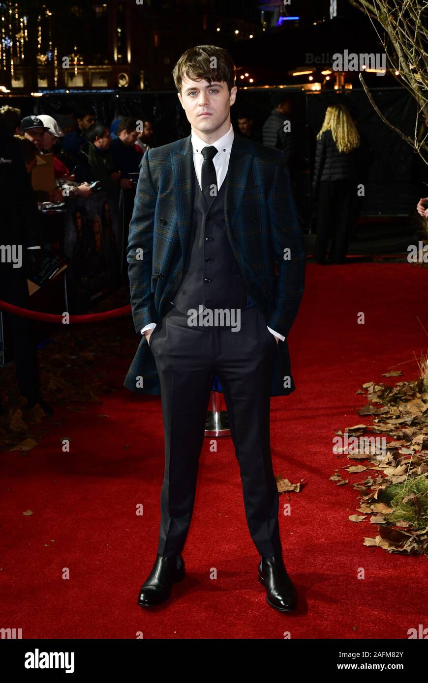 Joey Batey asistieron al estreno mundial de The Witcher de Netflix,  celebrado en el Vue Leicester Square en Londres Fotografía de stock - Alamy