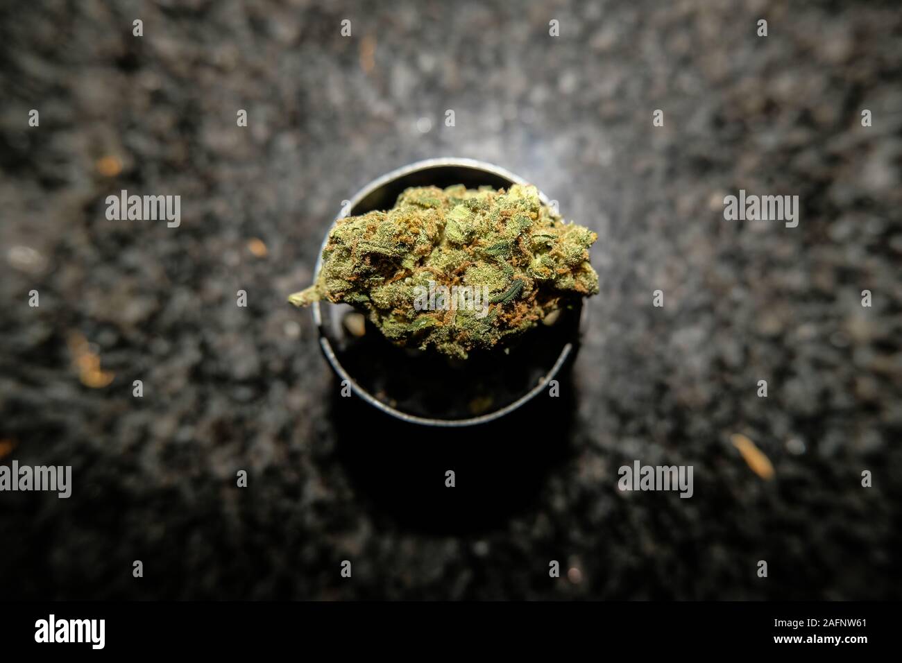 La marihuana bud sobre cannabis coffee tema, las adicciones concepto Foto de stock