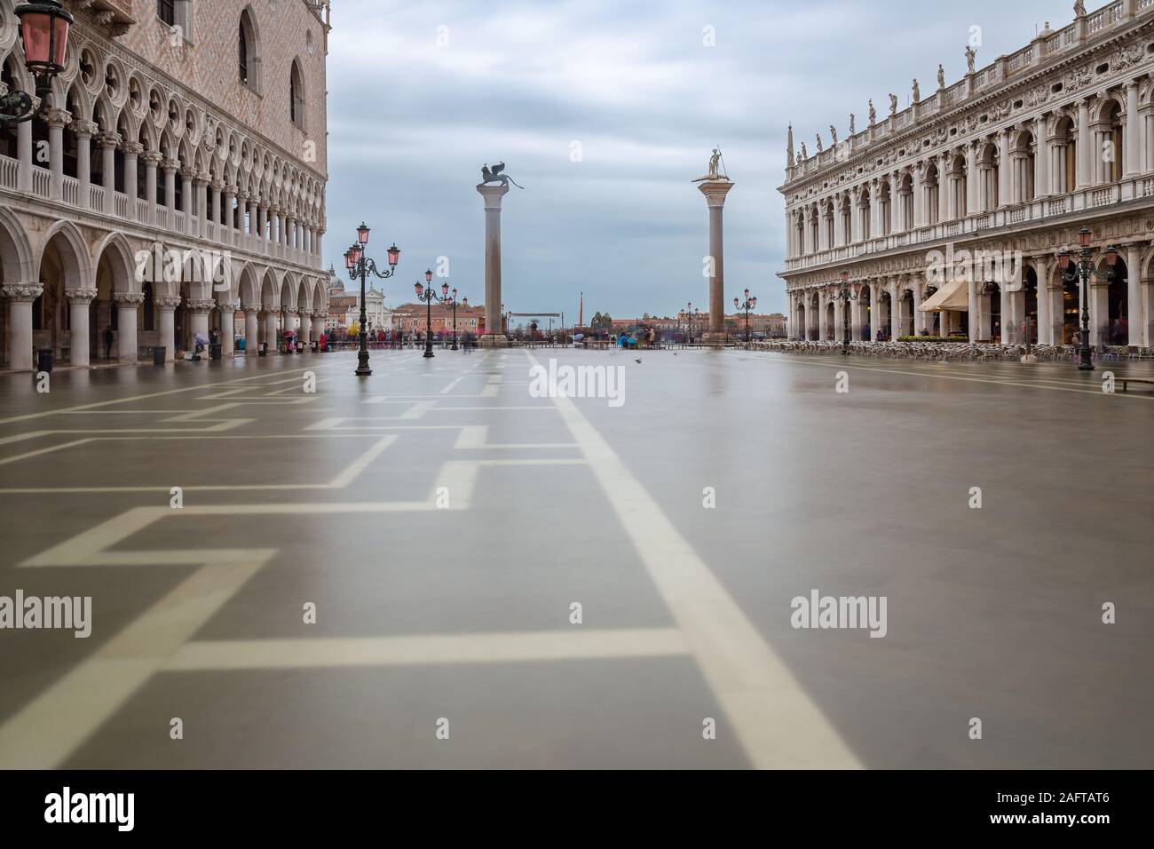 Las inundaciones, Acqua Alta, en la Plaza de San Marcos, en Venecia Foto de stock