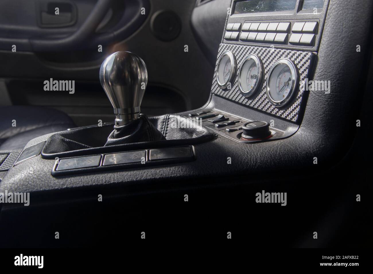 Engranaje bajado fotografías e imágenes de alta resolución Alamy