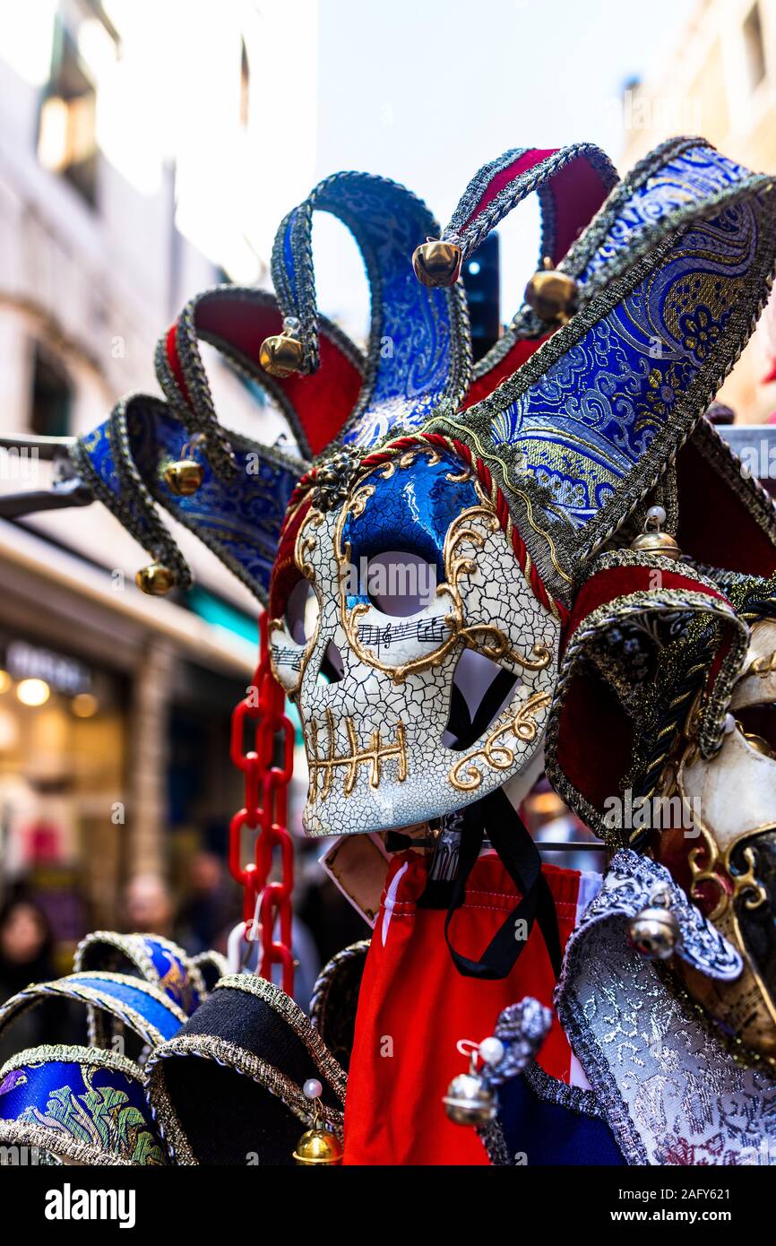 La máscara de carnaval en las calles de Venecia Foto de stock