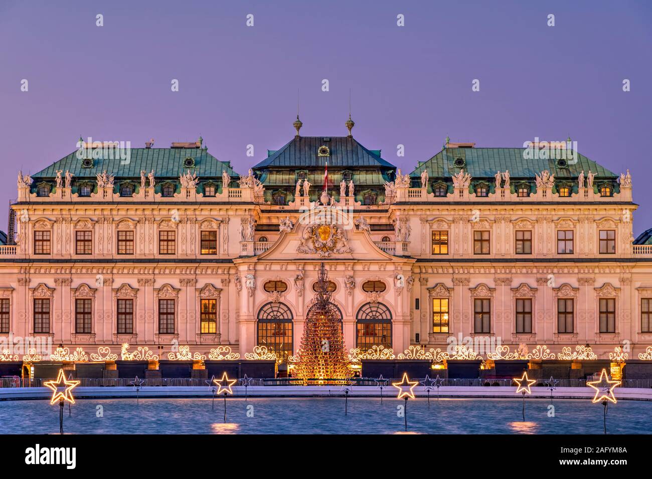 Las luces de Navidad, superior al Palacio de Belvedere, Viena, Austria Foto de stock
