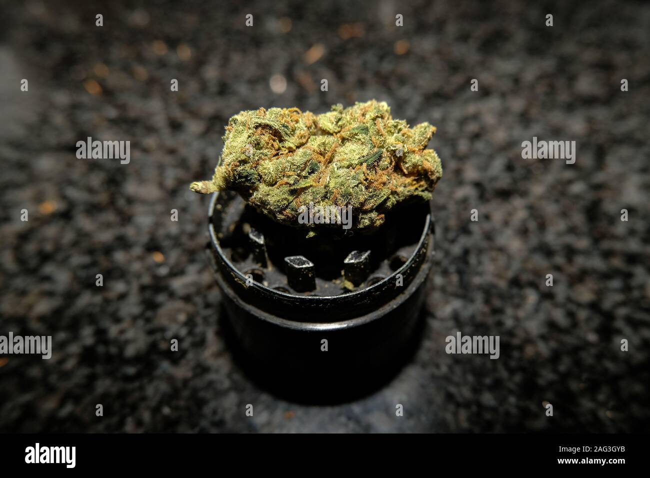 La marihuana bud sobre cannabis coffee tema, las adicciones concepto Foto de stock