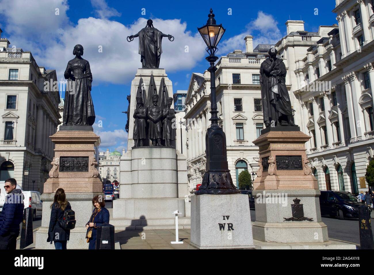Florence Nightingale, los guardias y Sidney Herbert estatuas, Memorial de la guerra de Crimea, Waterloo Place, St James's, la ciudad de Westminster. Londres, Inglaterra. Foto de stock