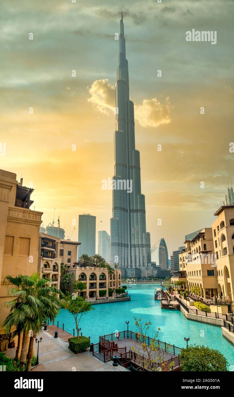 Dubai y el icono del Burj Khalifa Foto de stock