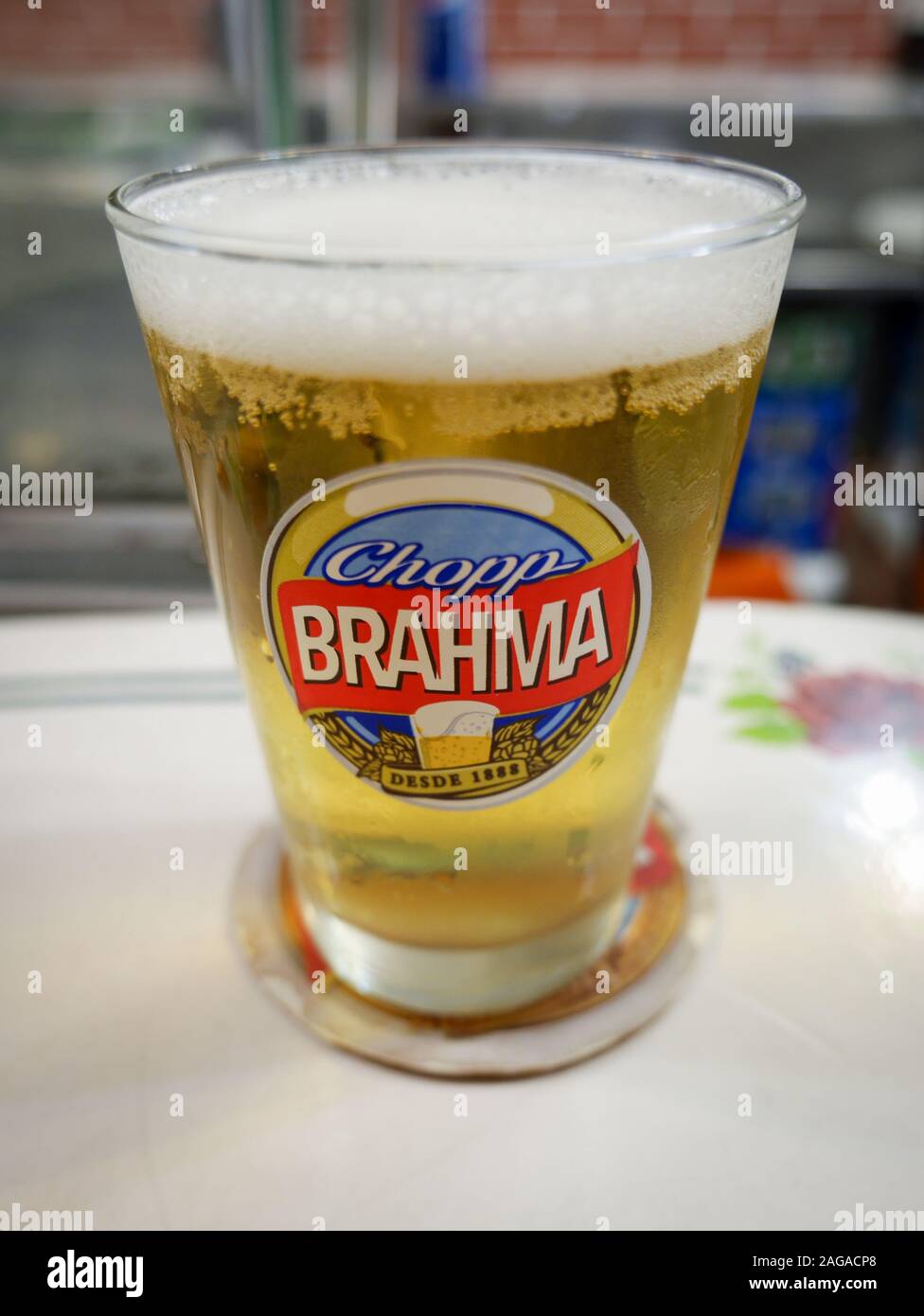 Brahma Chopp cerveza de barril. Un frío vaso de Brahma, una lager bebida  alcohólica muy popular en Brasil Fotografía de stock - Alamy