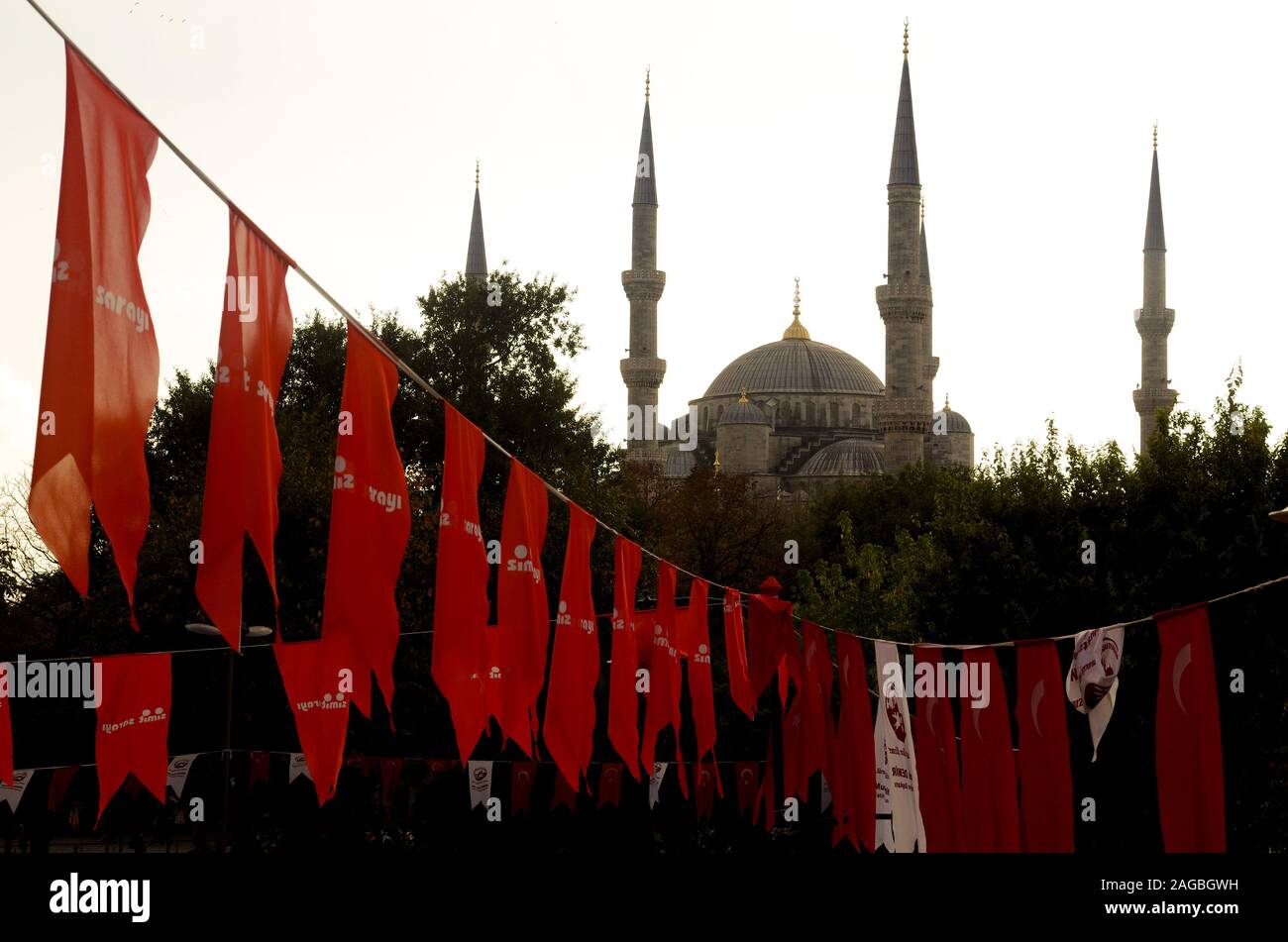 Para Fahnen Moschee en Estambul Foto de stock