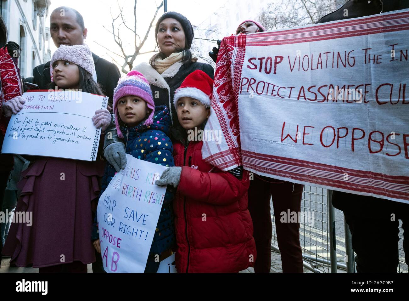 En apoyo de las protestas contra el ciudadano indio enmienda Bill (cabina) en Guwahati, Assam, India, el asamés comunidad en Londres protestaron ante la Alta Comisión de la India en Londres 14 Dic 2019 Foto de stock