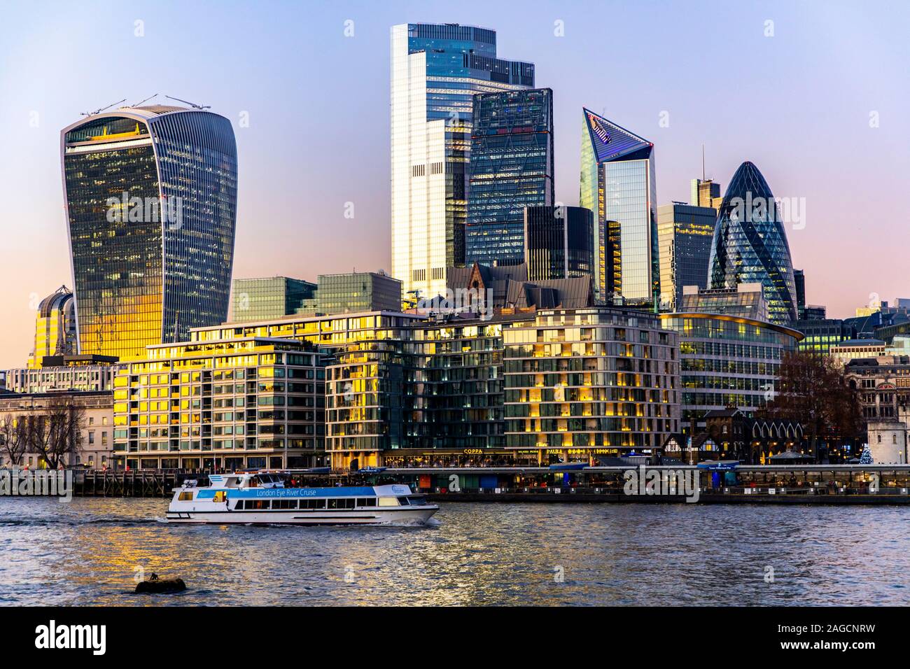 Skyline des Bankenviertel von Londres, Grossbritannien, Fluss Themse, Foto de stock