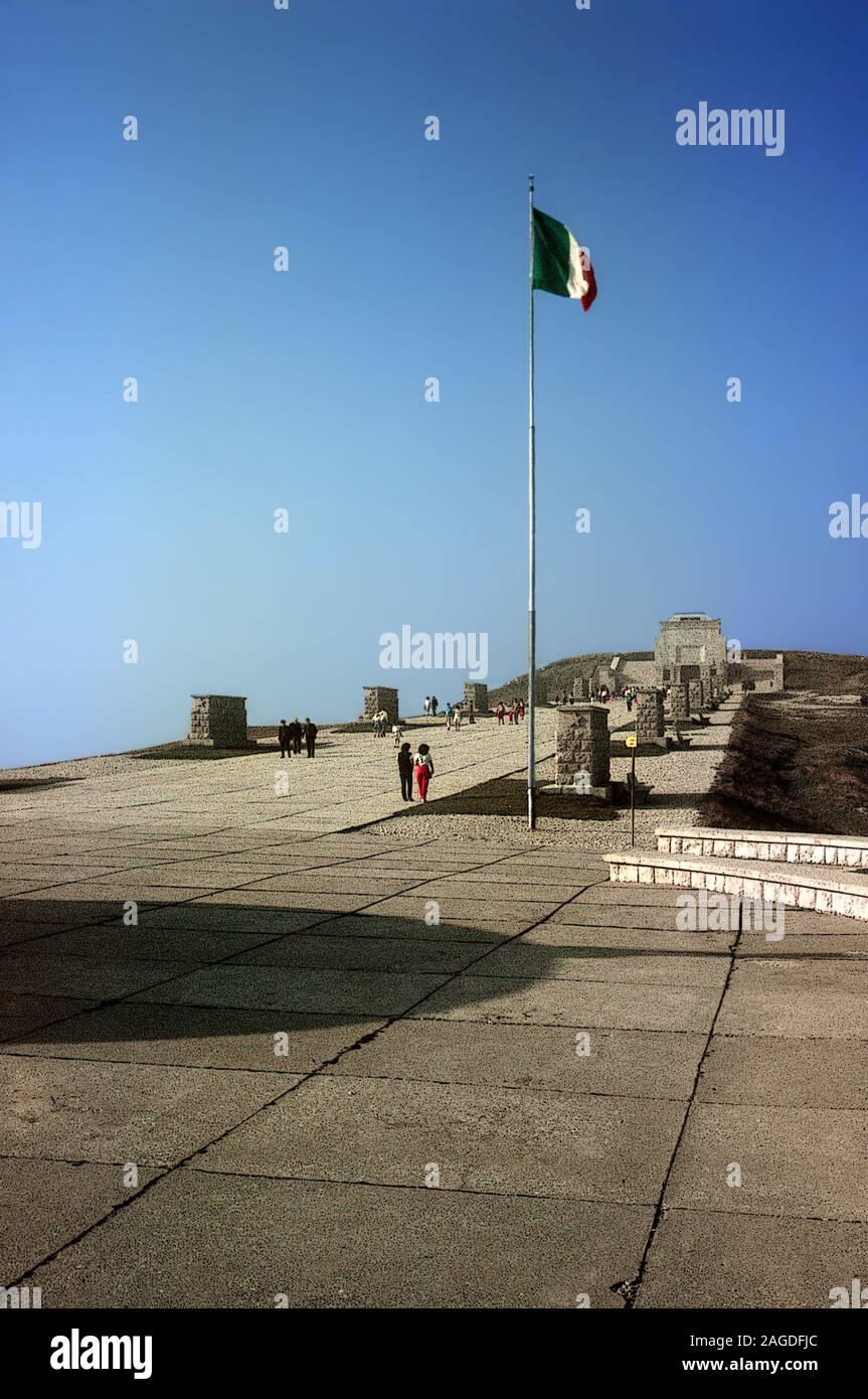 Monumento militar de Monte Grappa. Foto de stock