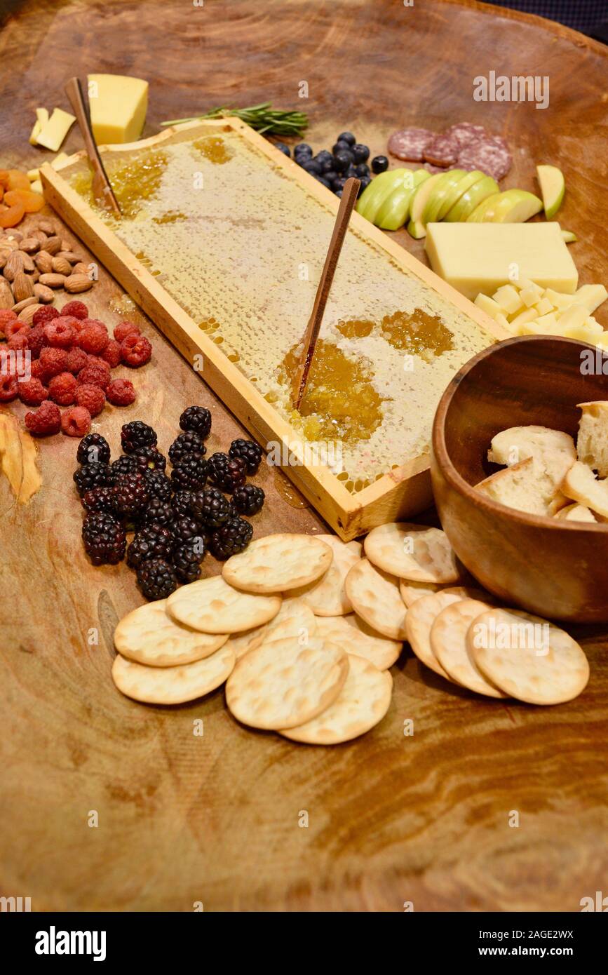 Miel con panal un manjar de reyes al alcance de cualquiera