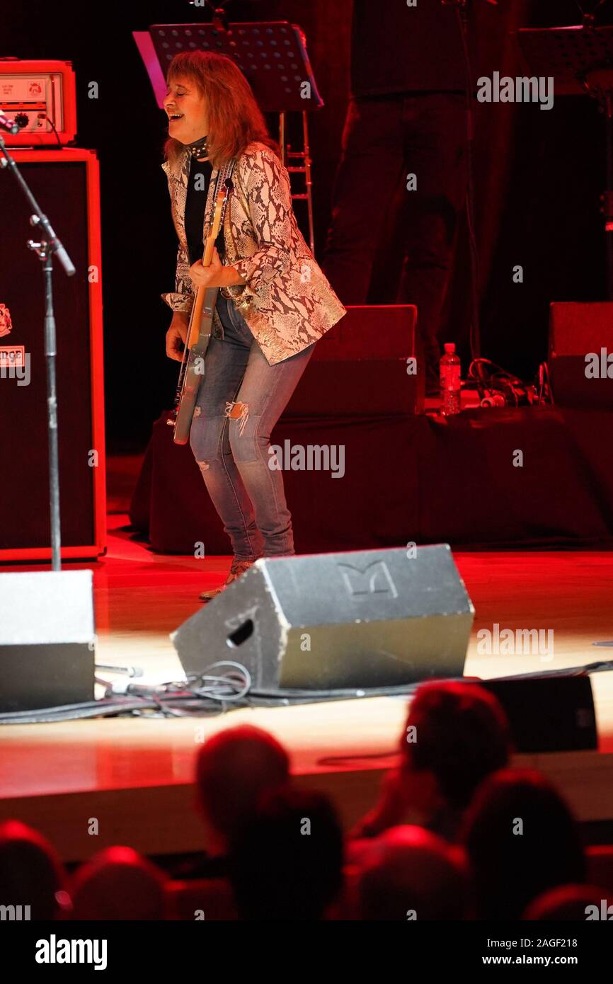 SUZI QUATRO & Band live im Kulturpalast Dresden. Dresden, 18.12.2019 Foto de stock