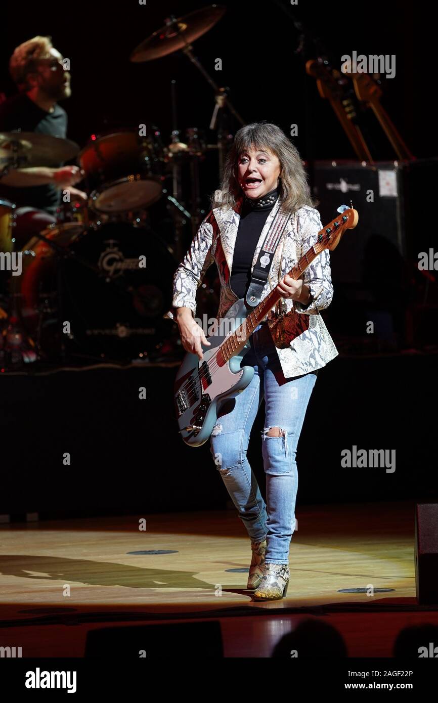 SUZI QUATRO & Band live im Kulturpalast Dresden. Dresden, 18.12.2019 Foto de stock