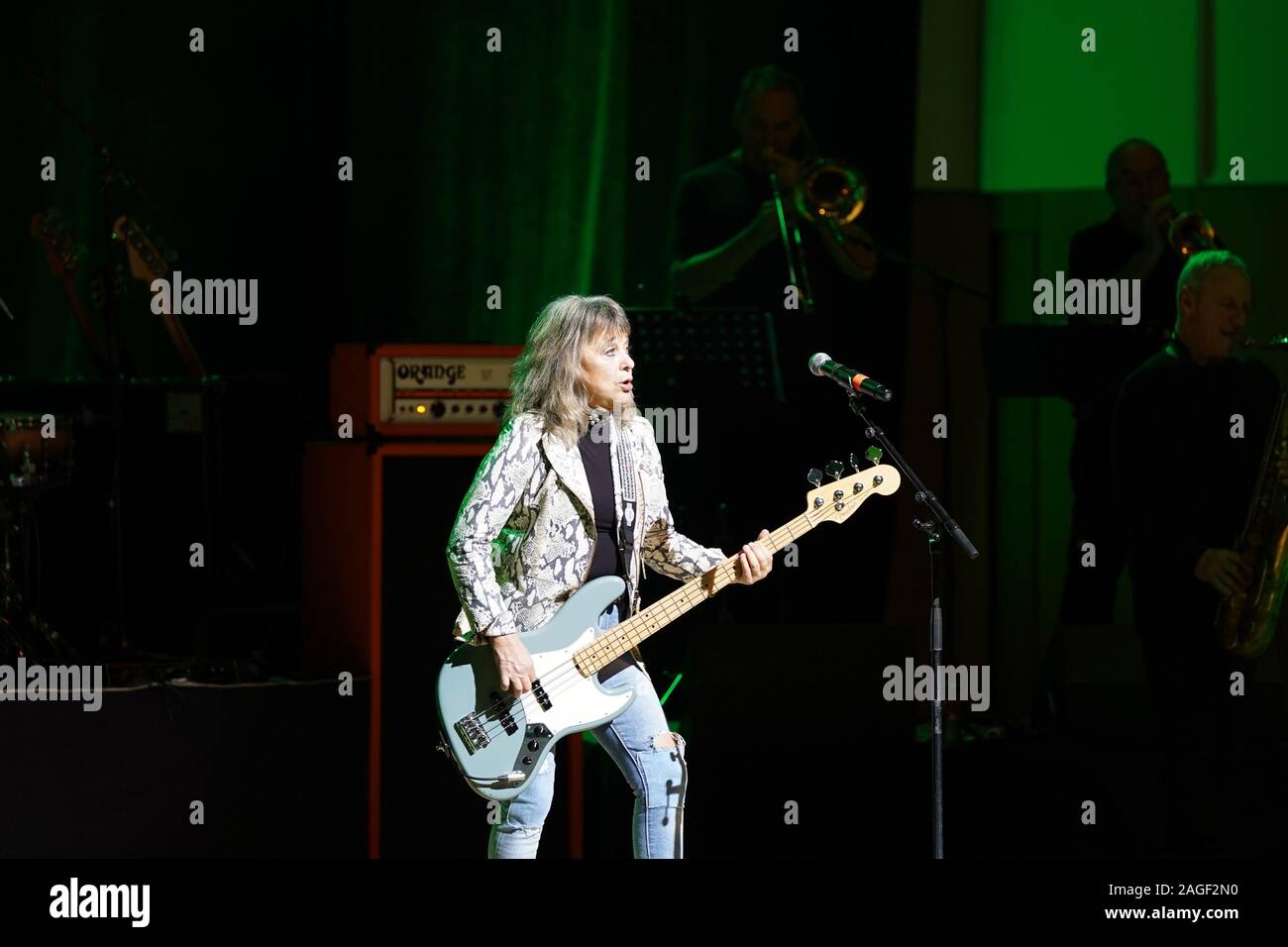 SUZI QUATRO & Band live im Kulturpalast Dresden. Dresden, 18.12.2019 Foto de stock