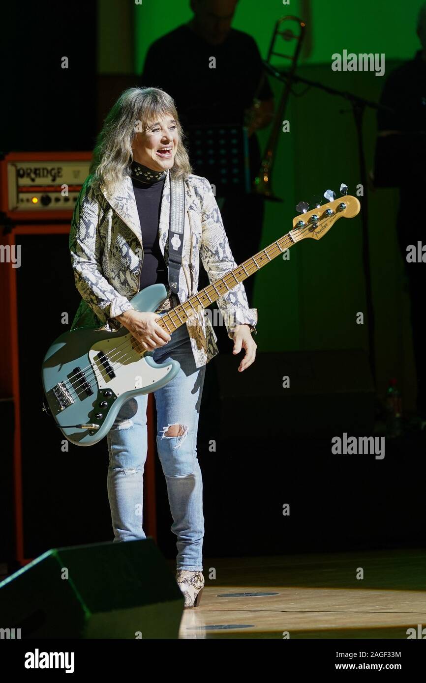 SUZI QUATRO & Band live im Kulturpalast Dresden. Dresden, 18.12.2019 Foto de stock