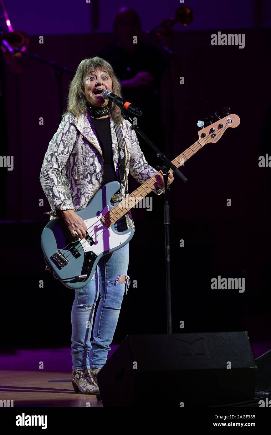 SUZI QUATRO & Band live im Kulturpalast Dresden. Dresden, 18.12.2019 Foto de stock