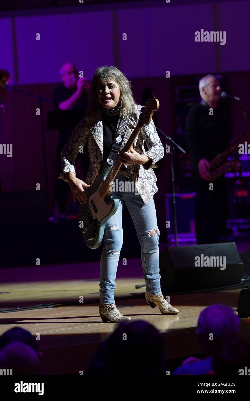 SUZI QUATRO & Band live im Kulturpalast Dresden. Dresden, 18.12.2019 Foto de stock