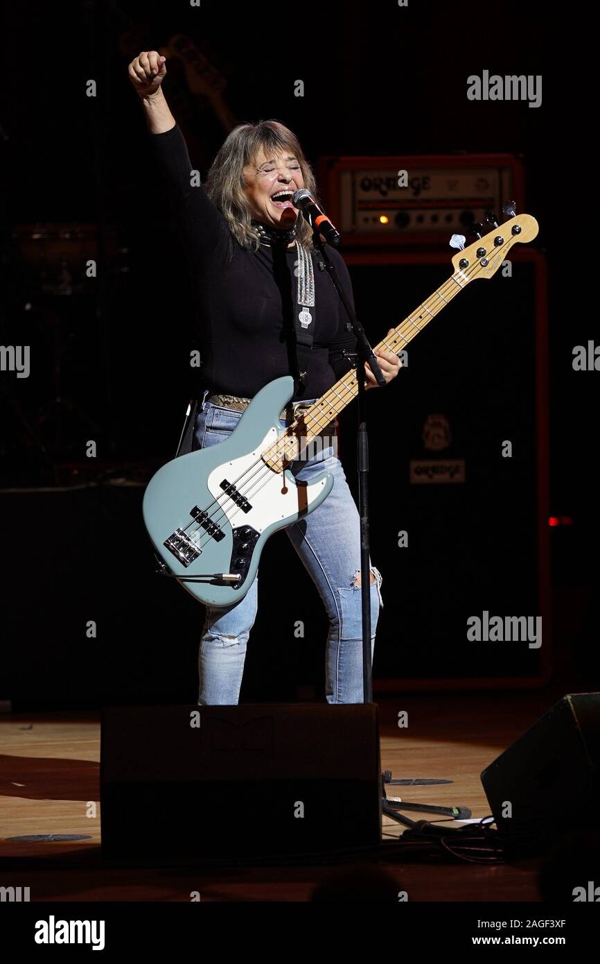 SUZI QUATRO & Band live im Kulturpalast Dresden. Dresden, 18.12.2019 Foto de stock