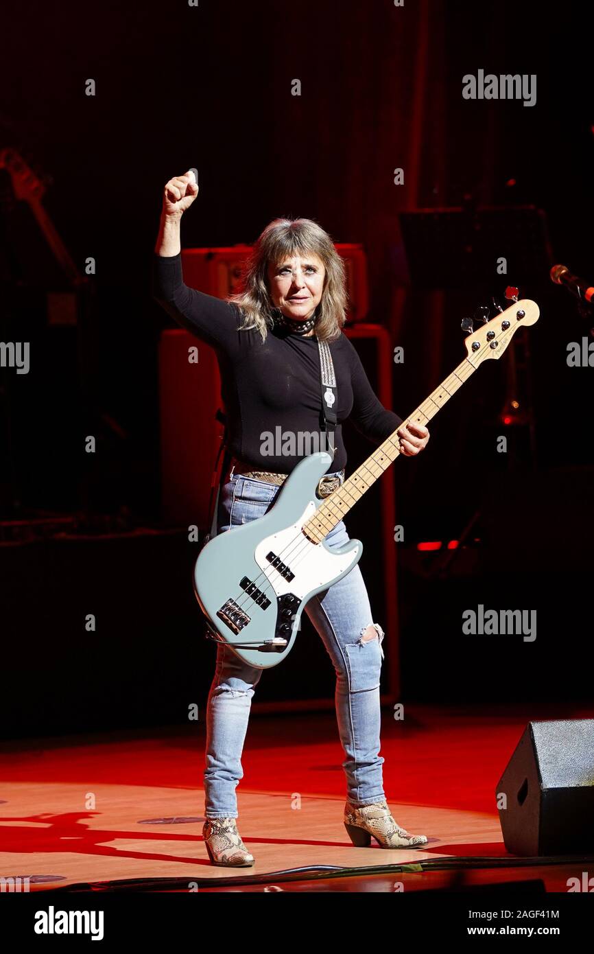 SUZI QUATRO & Band live im Kulturpalast Dresden. Dresden, 18.12.2019 Foto de stock