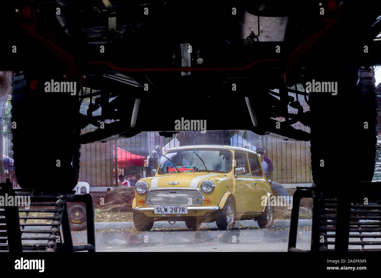 Camion inferior fotografías e imágenes de alta resolución - Alamy
