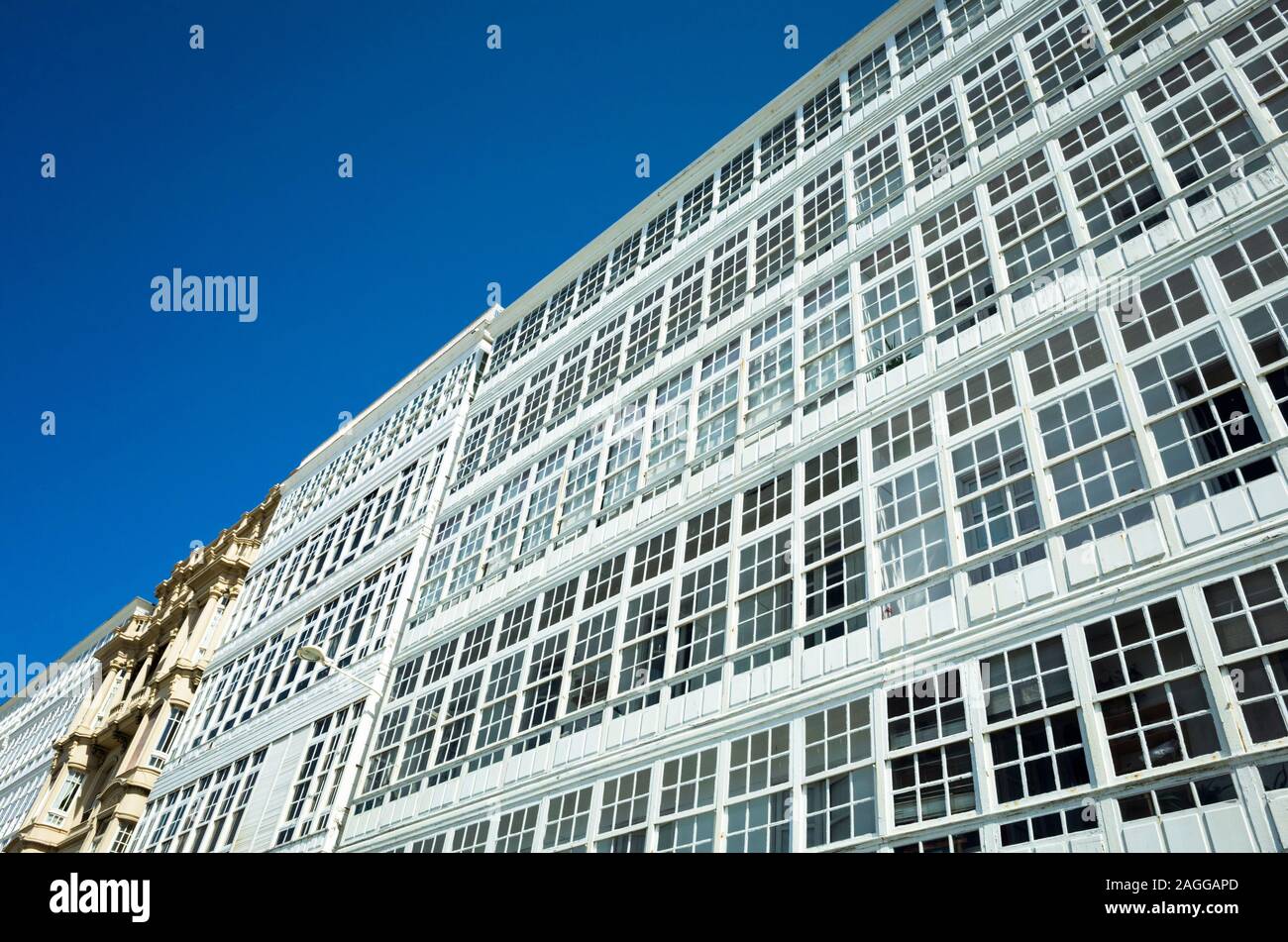 Coruna Espana Galerias Blanco Caracteristico Del Centro Historico De La Coruna Fotografia De Stock Alamy