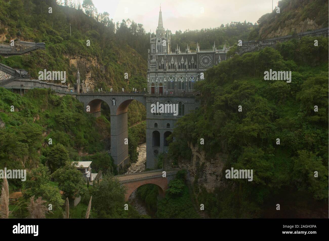 El impresionante santuario de Las Lajas y la basílica, Ipiales, Colombia Foto de stock