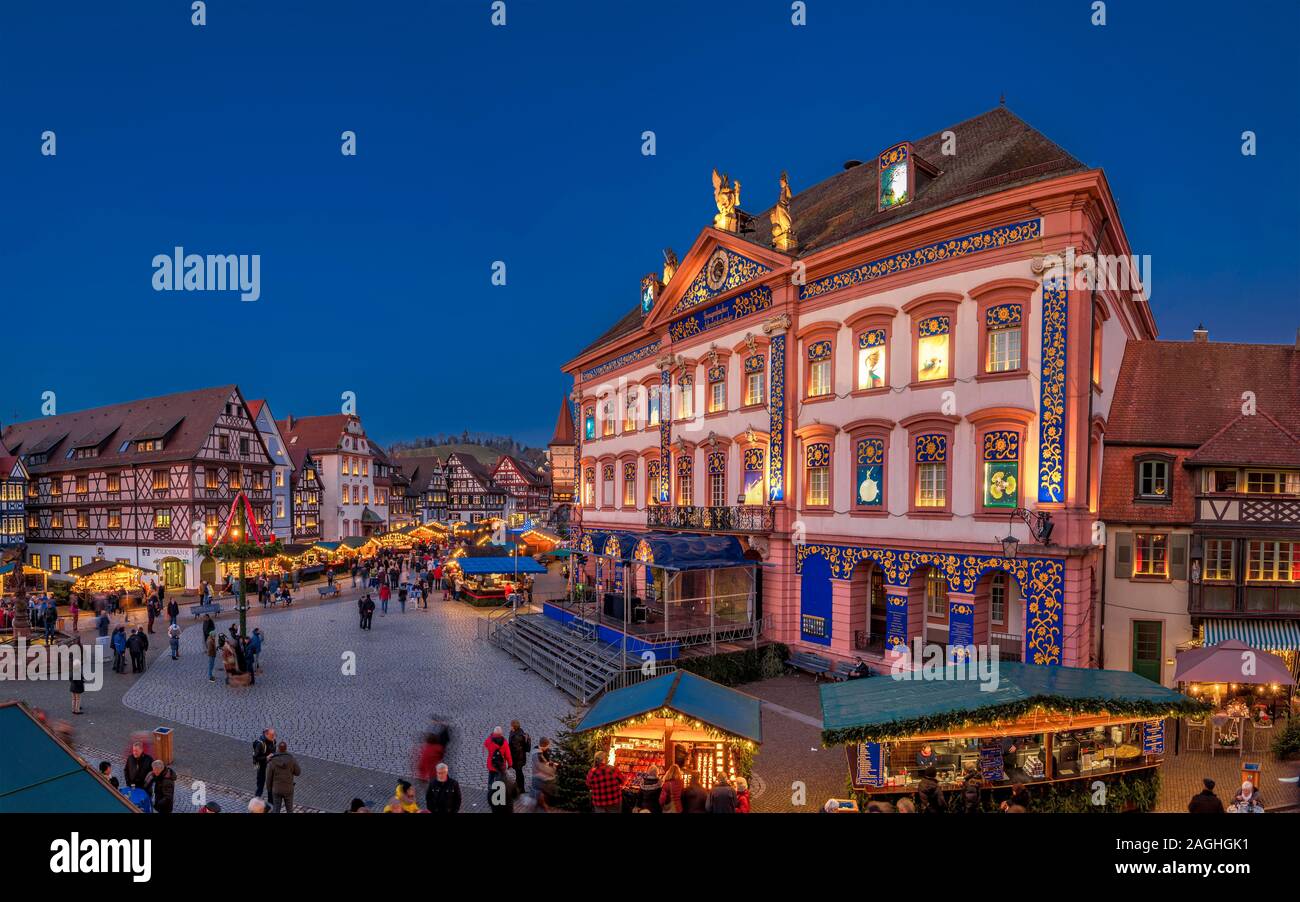 Mercado de Navidad, al anochecer, Gengenbach, Selva Negra, Baden-Württemberg, Alemania, Europa Foto de stock