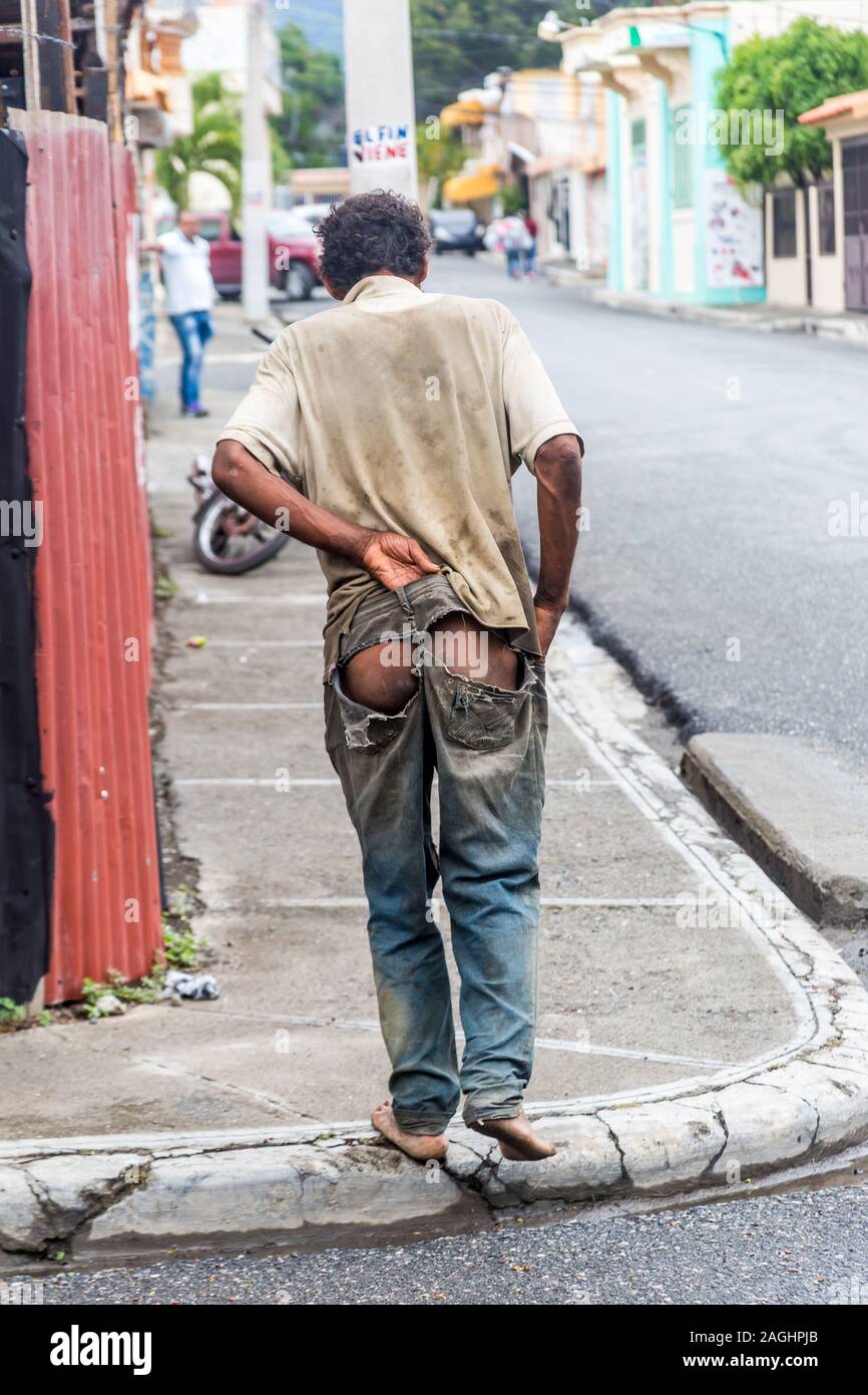 Pantalones Cayendo Fotos e Imágenes de stock - Alamy