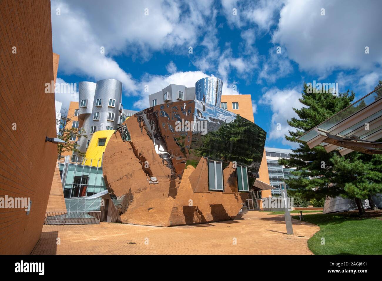 La Ray and Maria Stata Center diseñado por Frank Gehry, MIT, Boston. Ejemplo de arquitectura Deconstructionism. Foto de stock