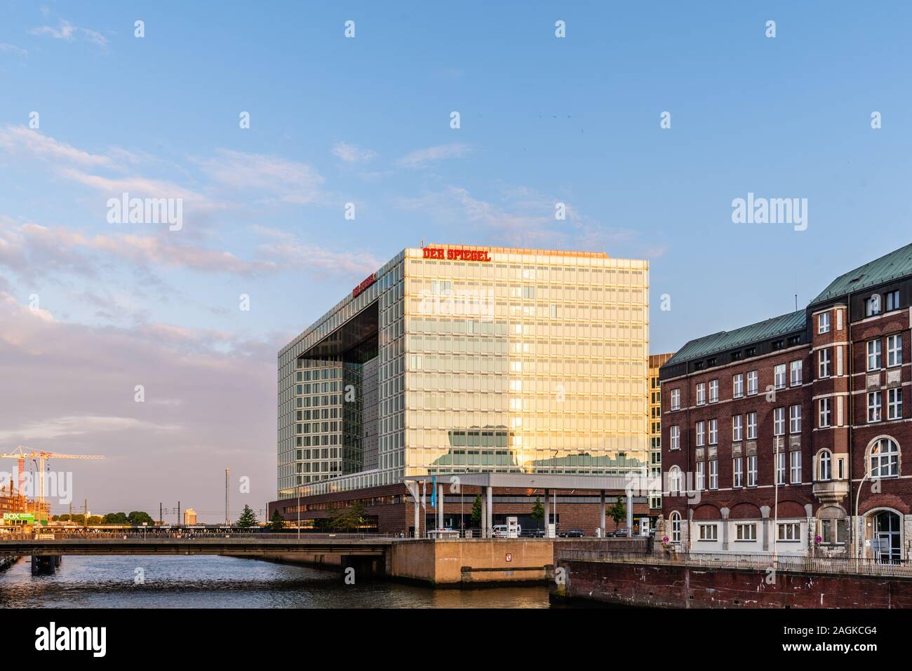Hamburgo, Alemania - 3 de agosto, 2019: Der Spiegel headqurter en Hamburgo. Es una revista semanal de noticias alemán Foto de stock