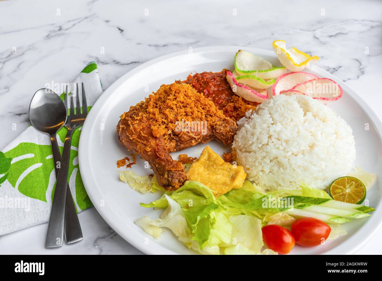 Ayam Penyet Es Indonesio Cocina Javanesa Oriental Compuesto De Pollo