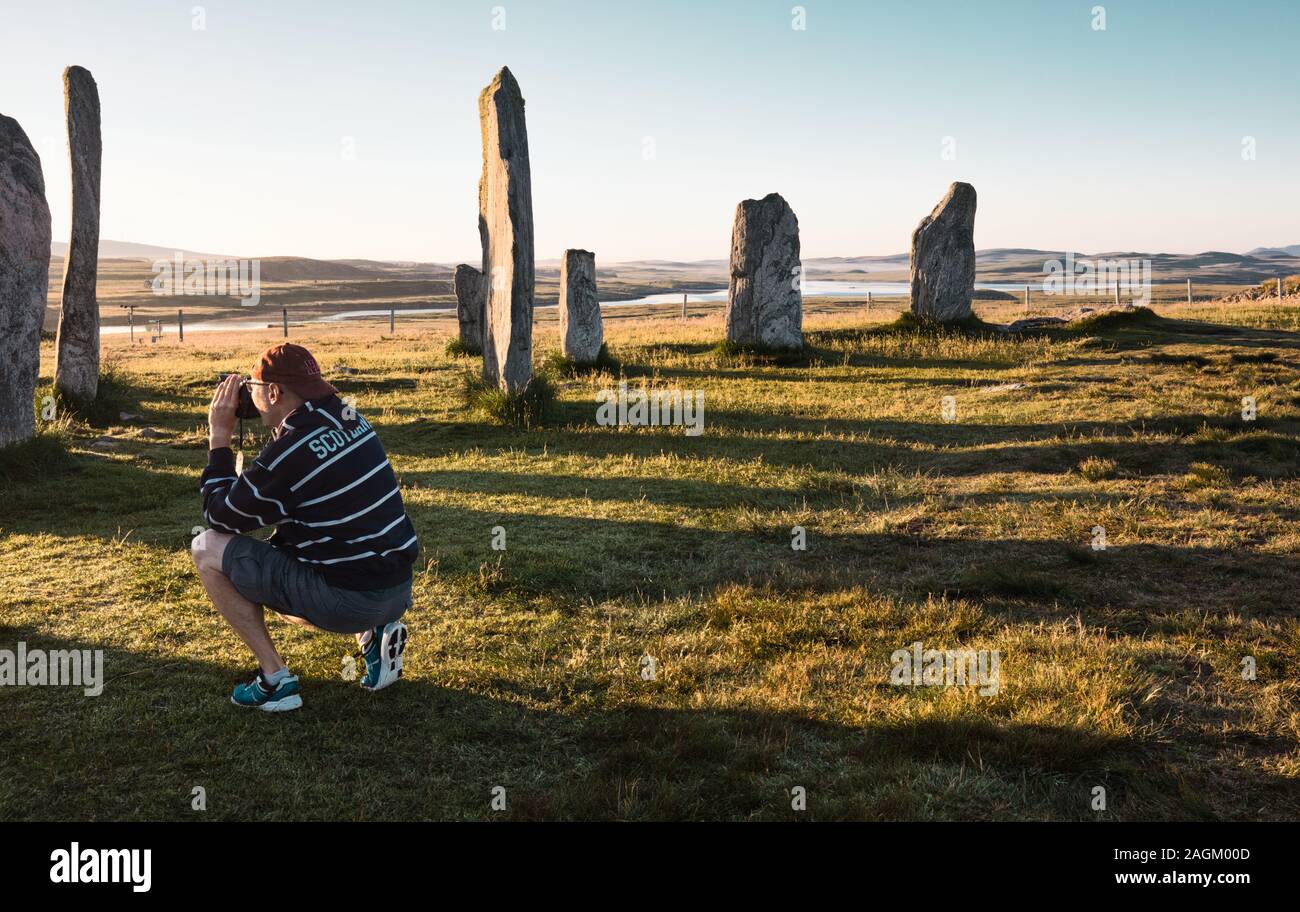 Fotógrafo disparo Callanish 1 Neolítico piedras de pie al amanecer, Callanish, Isla de Lewis, Outer Hebrides, Escocia Foto de stock