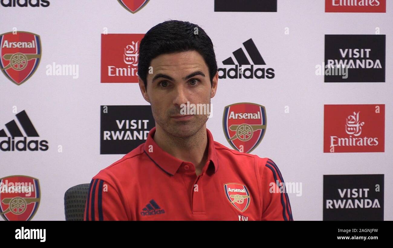 Captura de pantalla tomada de PA Video manager del Arsenal, Mikel Arteta hablando a los medios de comunicación durante una conferencia de prensa en el Emirates Stadium de Londres. Foto de stock
