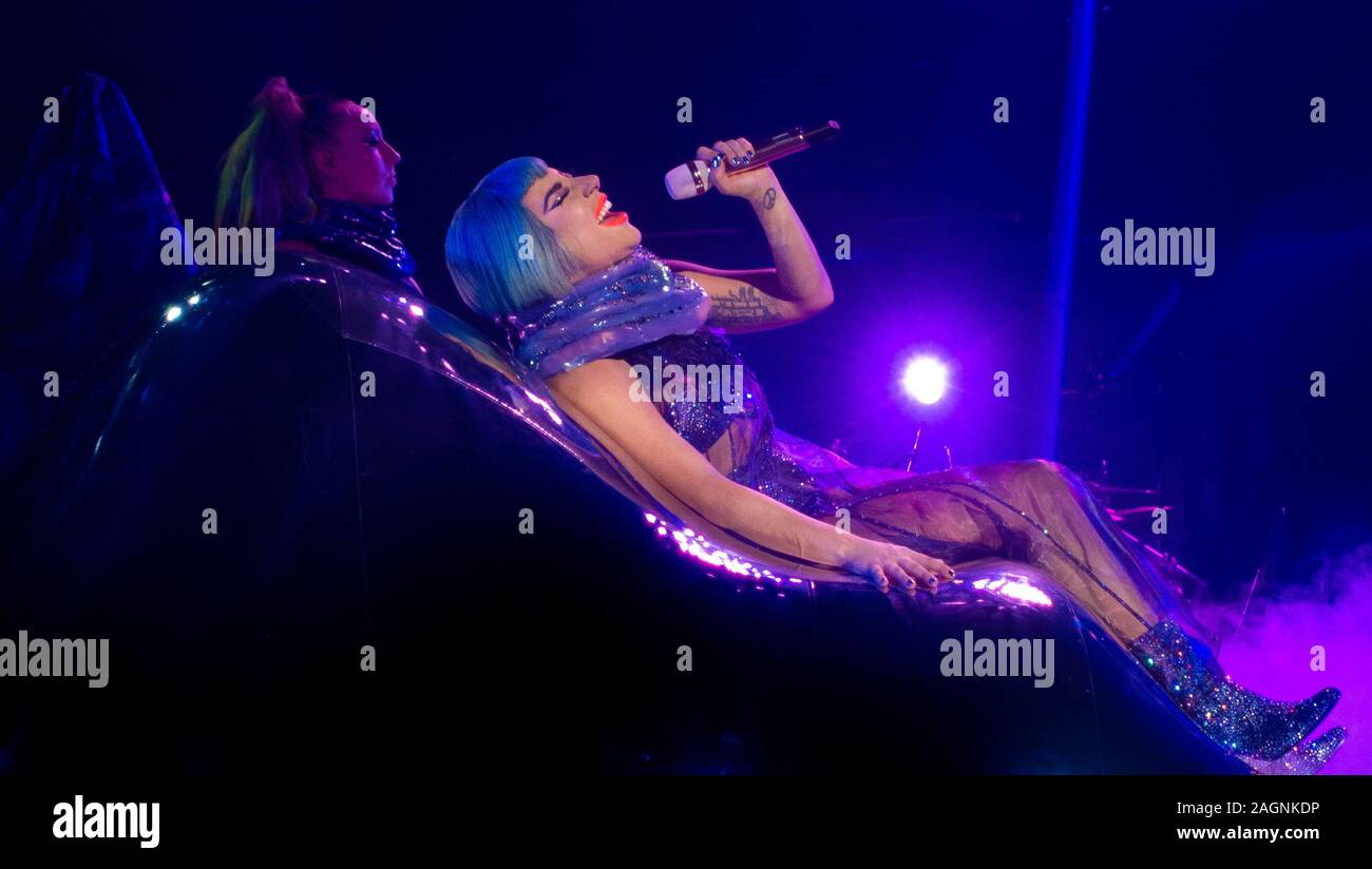 Lady Gaga realiza en "Enigma", su residencia en Las Vegas el Parque MGM Theatre, Parque MGM, Las Vegas, NV, ESTADOS UNIDOS, 23 de octubre de 2019 Foto de stock