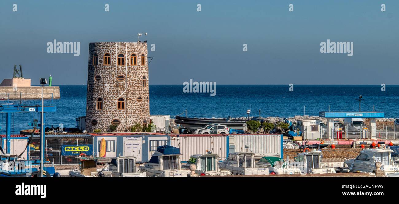 Ceuta, España - Diciembre 8, 2019: Vista panorámica del puerto deportivo de  Ceuta, una hermosa e histórica ciudad española en el norte de África  Fotografía de stock - Alamy
