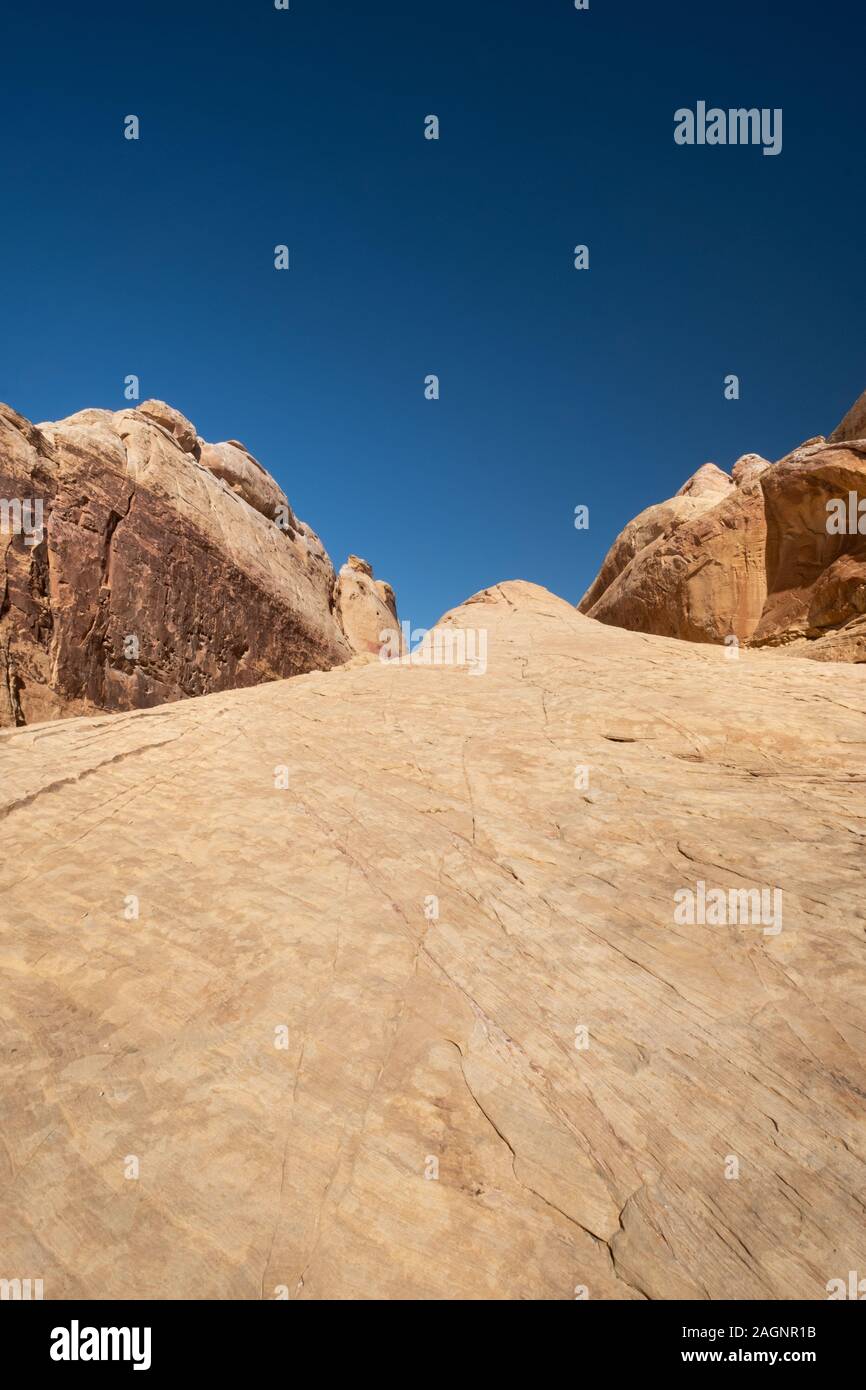 El Parque Estatal Valle del Fuego es una recreación pública y conservación de la naturaleza área de casi 46,000 acres ubicado a 16 millas al sur de Overton, Nevada. Foto de stock