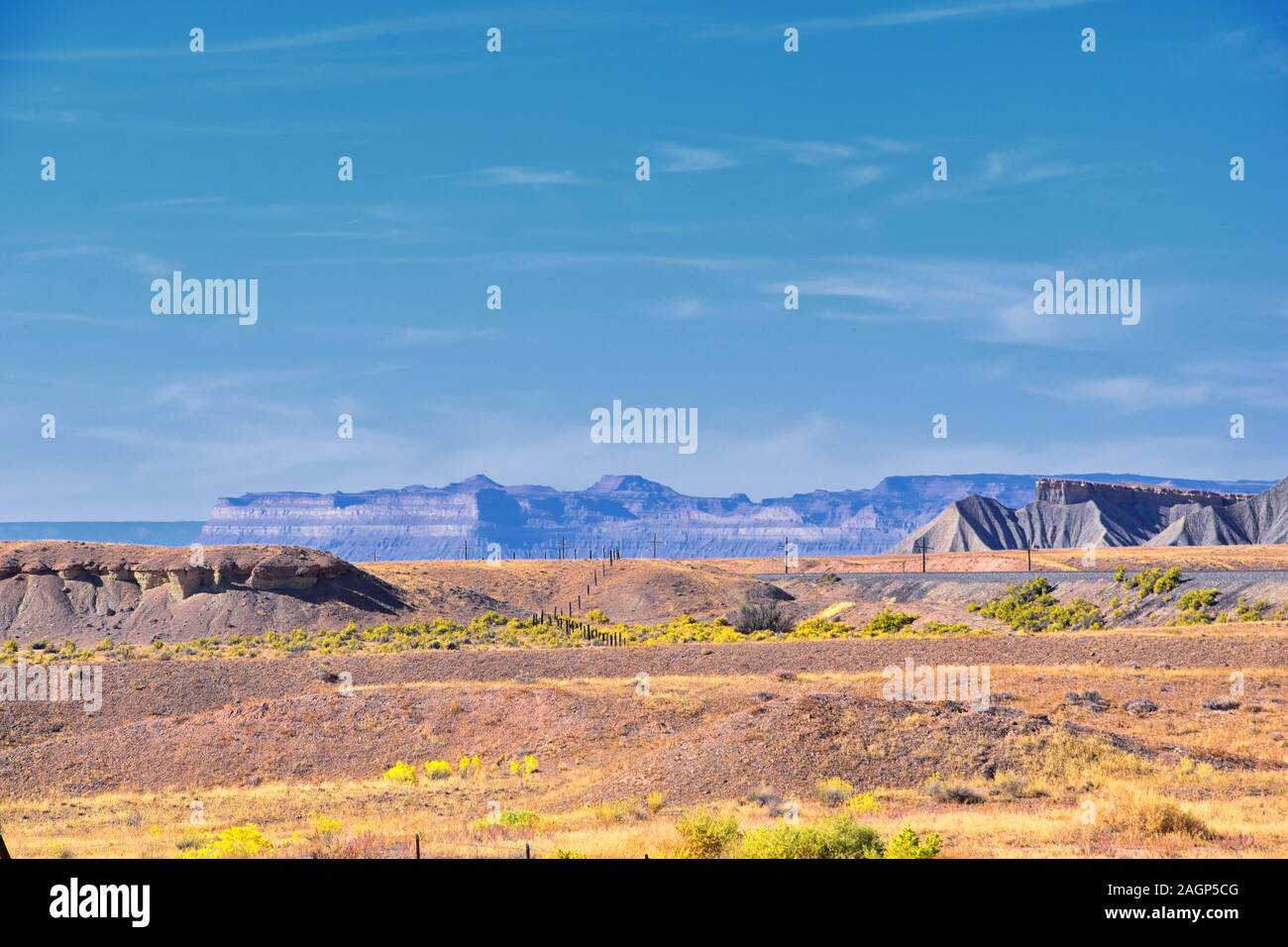 Moab panorámicas de las cordilleras del desierto a lo largo de la autopista 191 en Utah, entre Moab y el precio en el otoño. Naturaleza panorámica cerca de Canyonlands y Arches nat Foto de stock