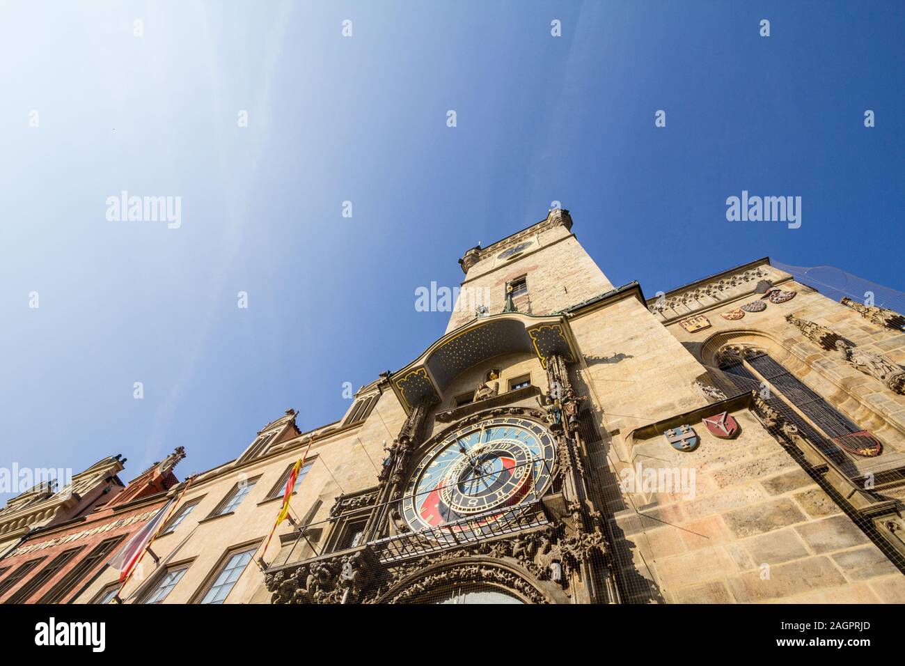 Reloj Astronómico de Praga (Prazsky orloj) en la pantalla en el viejo Ayuntamiento (Radnice Staromestska) de Praga, República Checa. es un icónico touristic Foto de stock