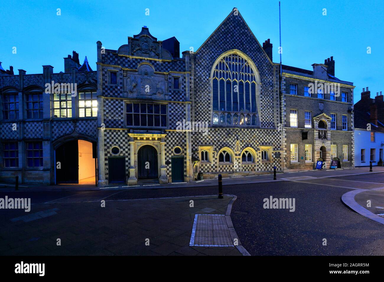 El exterior de la Casa Consistorial y Trinity Guildhall, ciudad de Kings Lynn, Norfolk, Inglaterra, Reino Unido. Foto de stock