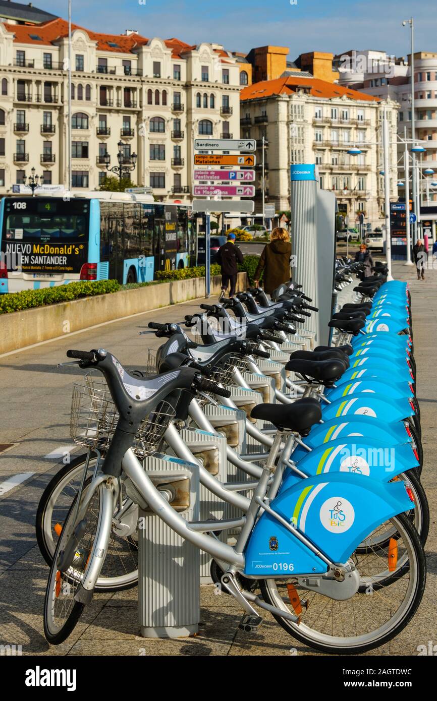 Alquiler de bicicletas. Bicicletas urbanas, Santander. Cantabria, ESPAÑA  EUROPA Fotografía de stock - Alamy