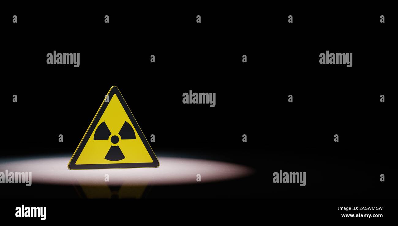 Símbolo de peligro de radiación ionizante acentuada sobre fondo negro con copia espacio Ilustración 3D Foto de stock