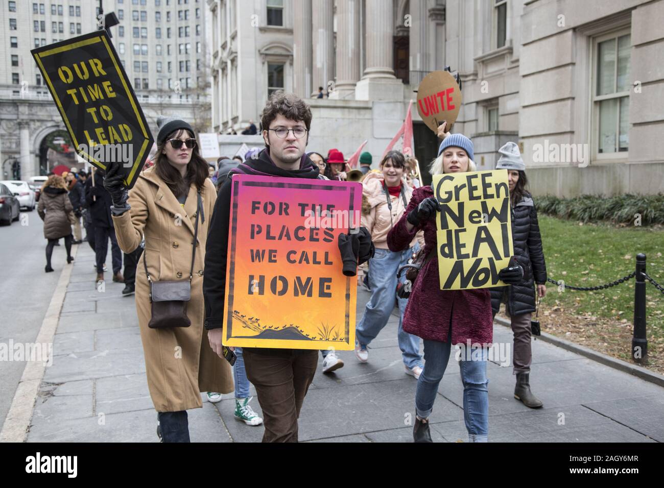 Los estudiantes de secundaria y otros se juntan en la Ciudad de Nueva York como parte de la futura Viernes clima estudiantil internacional movimiento de huelga decir a todos los niveles de g Foto de stock