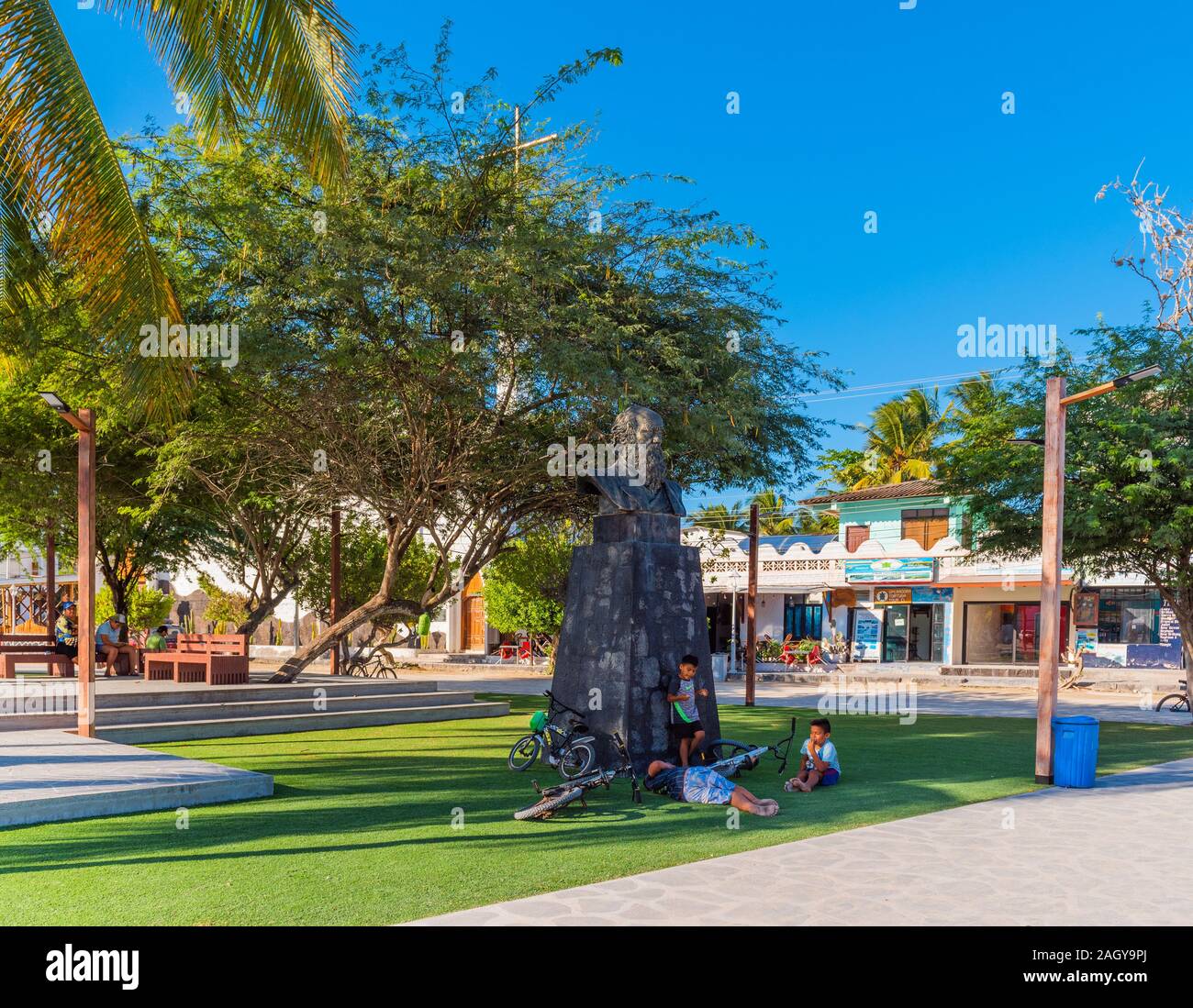 Las islas Galápagos, ISLA ISABELA July 2, 2019 Los niños que residen