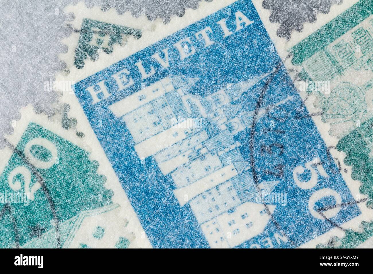 Cierre a través de la colección de sellos suizos semi-transparente de sobres  de glassine material Fotografía de stock - Alamy