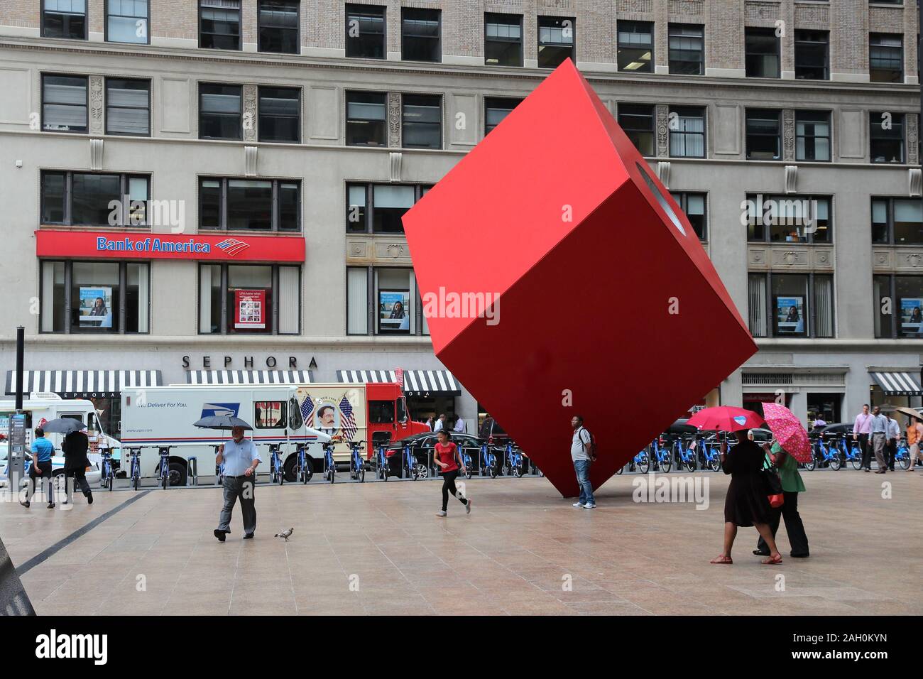 Cubo rojo isamu noguchi fotografías e imágenes de alta resolución Alamy